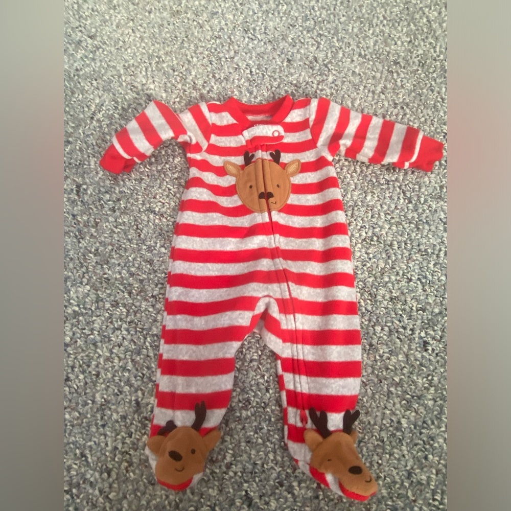 Carter’s Christmas Footie Sleeper - Newborn EUC